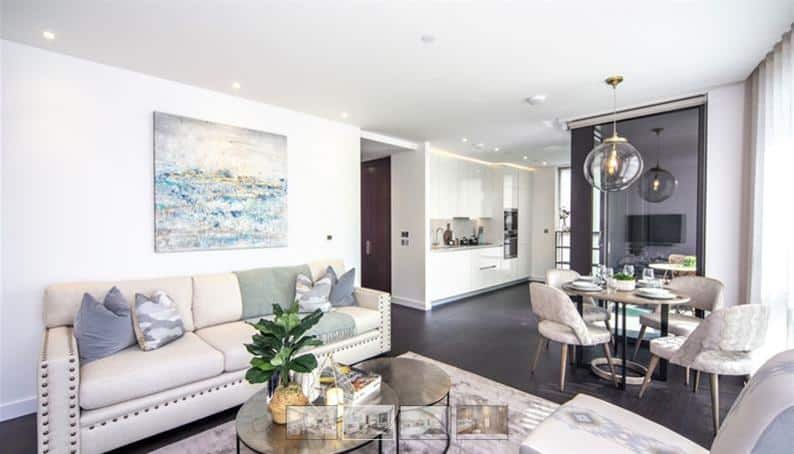 Flat Ponton Road in Greater London