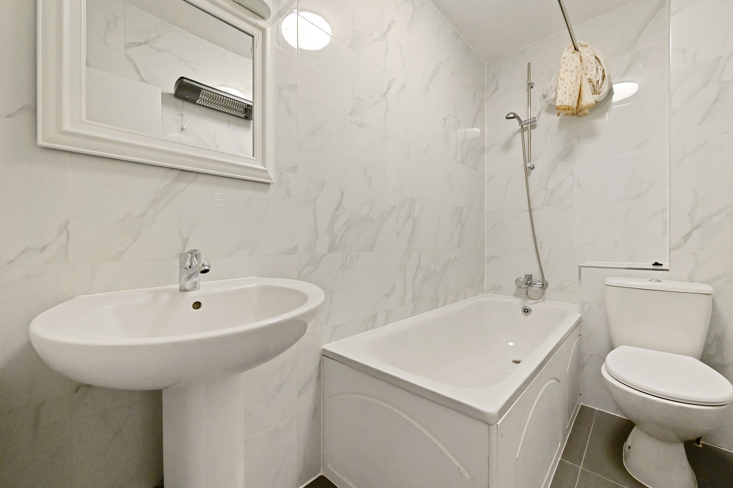 Flat Blenheim Gardens in Greater London