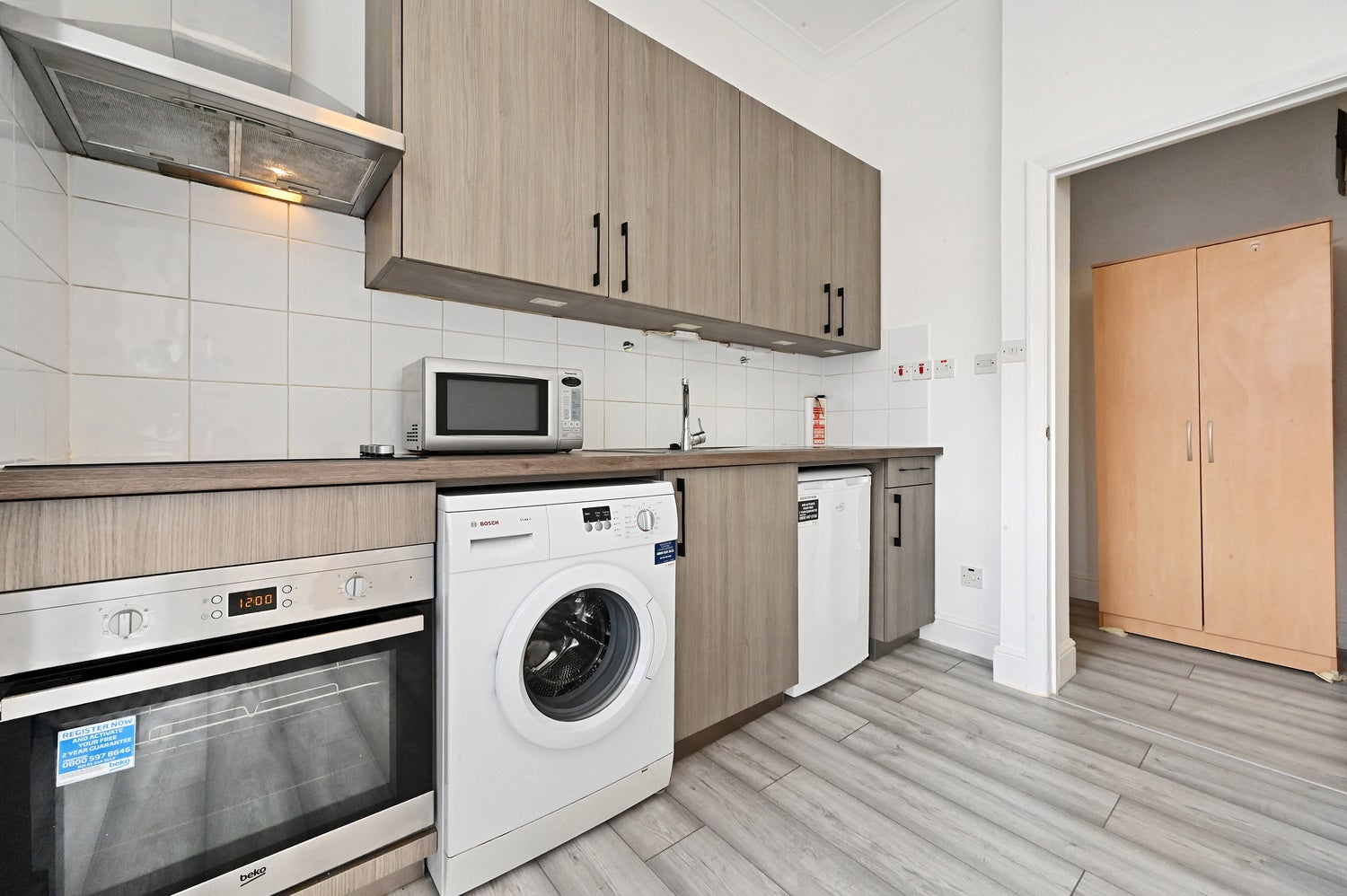 Flat Blenheim Gardens in Greater London