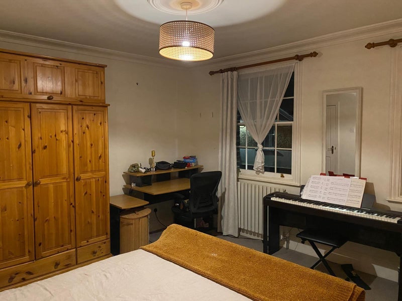 Room Grove Road in Windsor