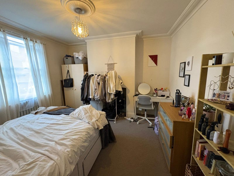 Room Grove Road in Windsor