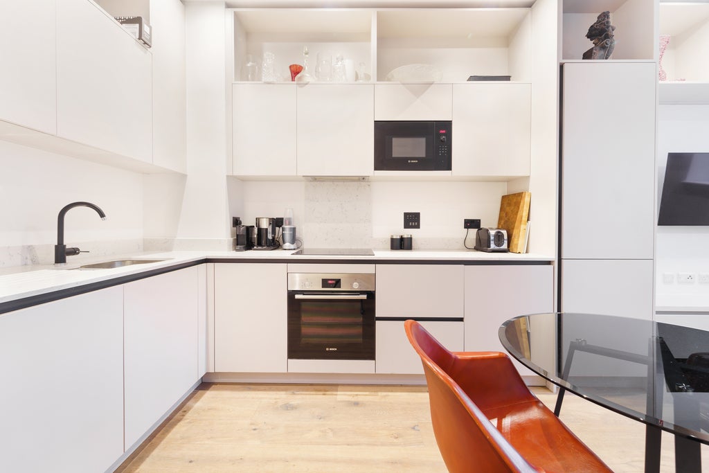 Flat Balham High Road in Greater London