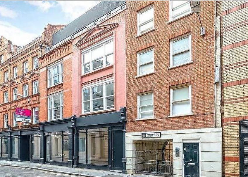 Flat Cursitor Street in City of London