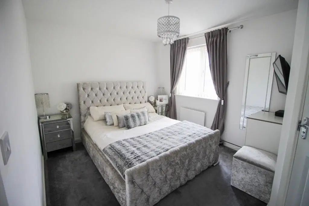 House Walmer Close in Upton