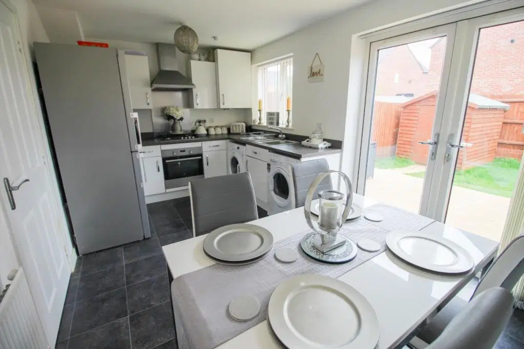 House Walmer Close in Upton