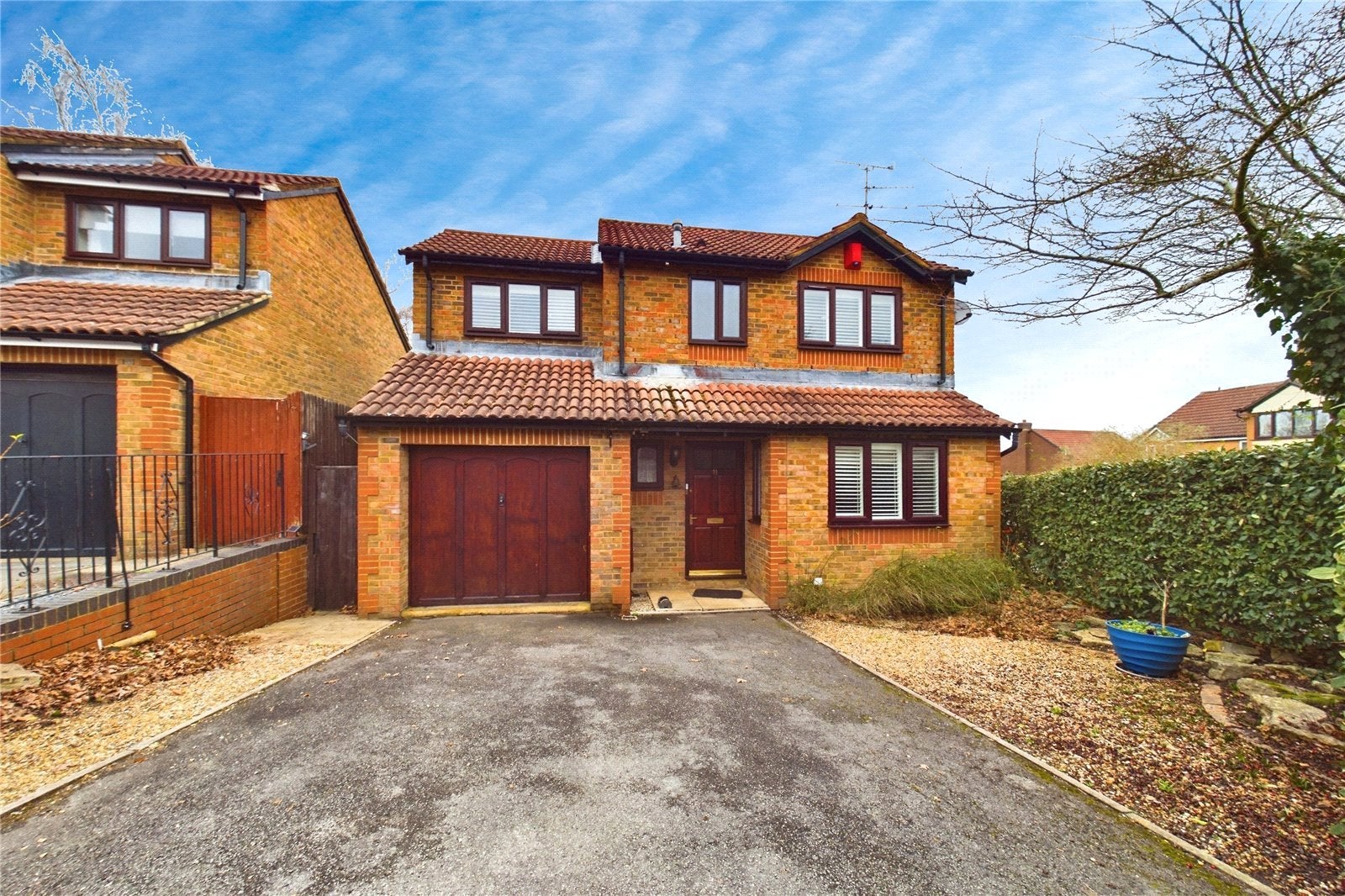 House Lamden Way in Burghfield Common