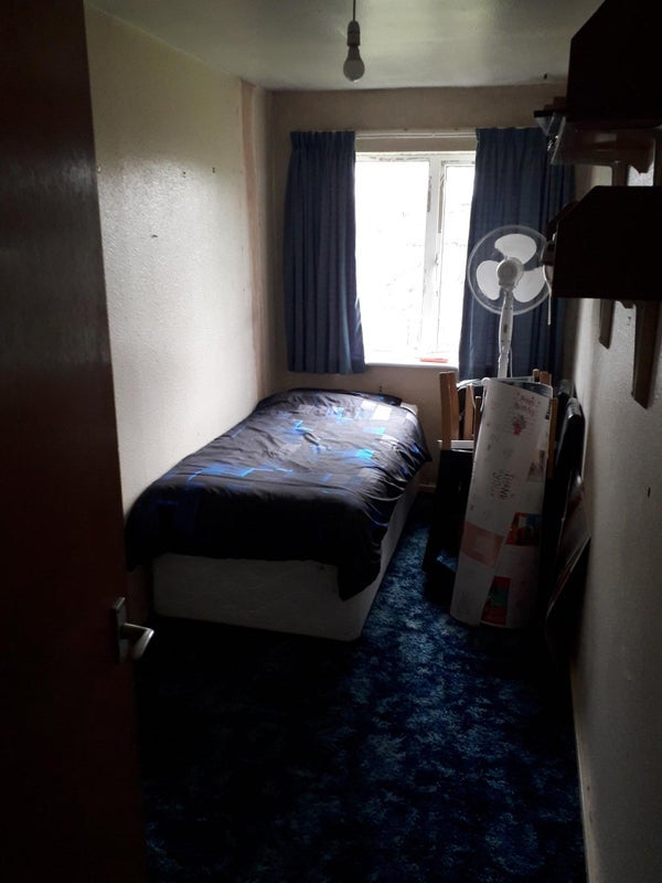 Flat Hoyle Court Avenue in Bradford
