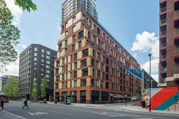 Flat Sayer Street in Greater London