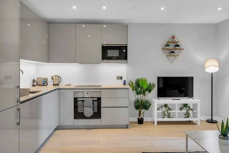 Flat Sayer Street in Greater London