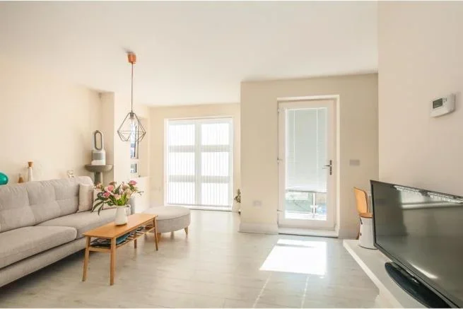 Flat Raven Drive in Maidenhead