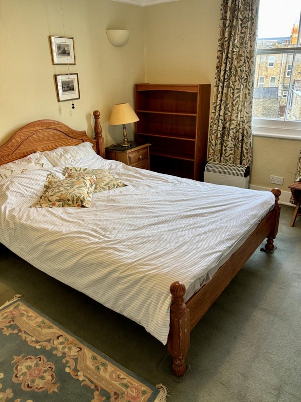 Room Offley Road in Greater London