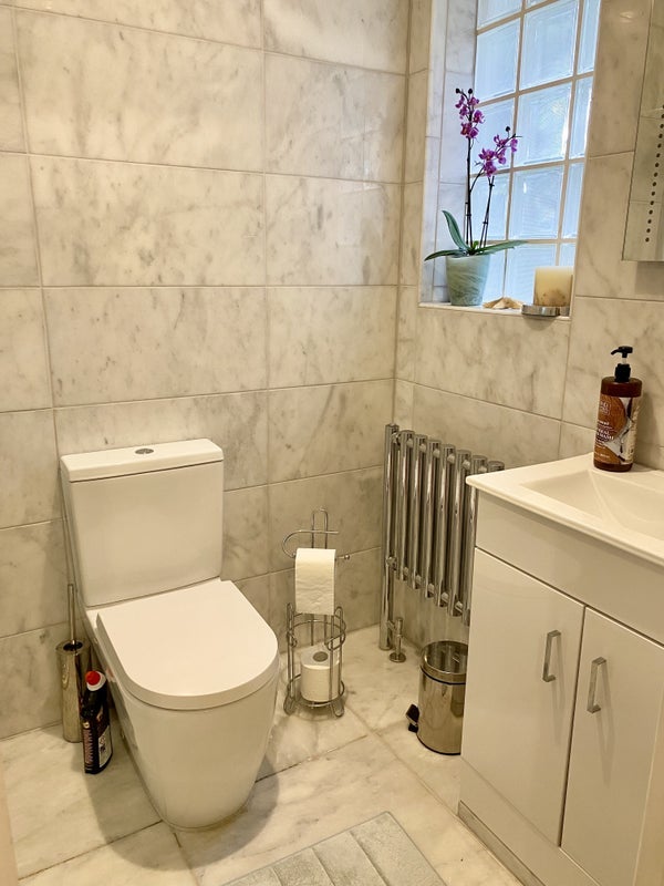 Room Offley Road in Greater London