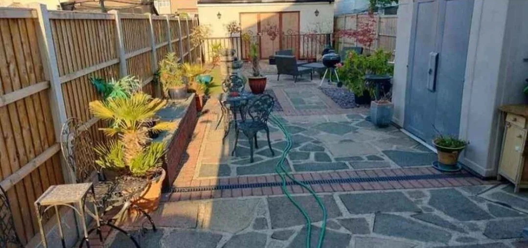 Room Calbourne Avenue in Greater London