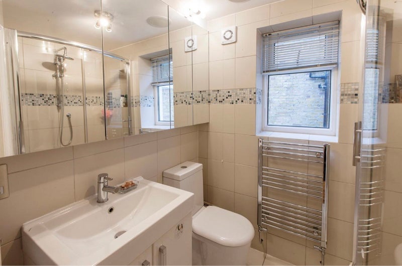 Room Arodene Road in Greater London