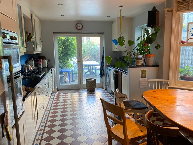 Room Arodene Road in Greater London