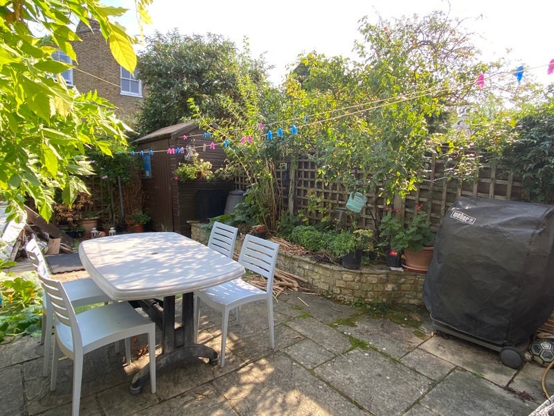 Room Arodene Road in Greater London