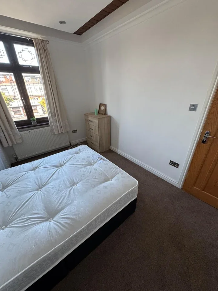 Room Perth Road in Greater London