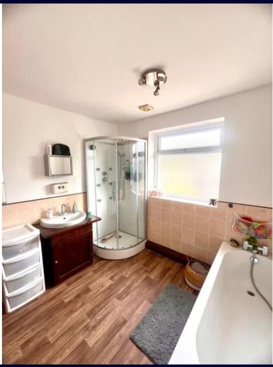 Room King Street in Radcliffe