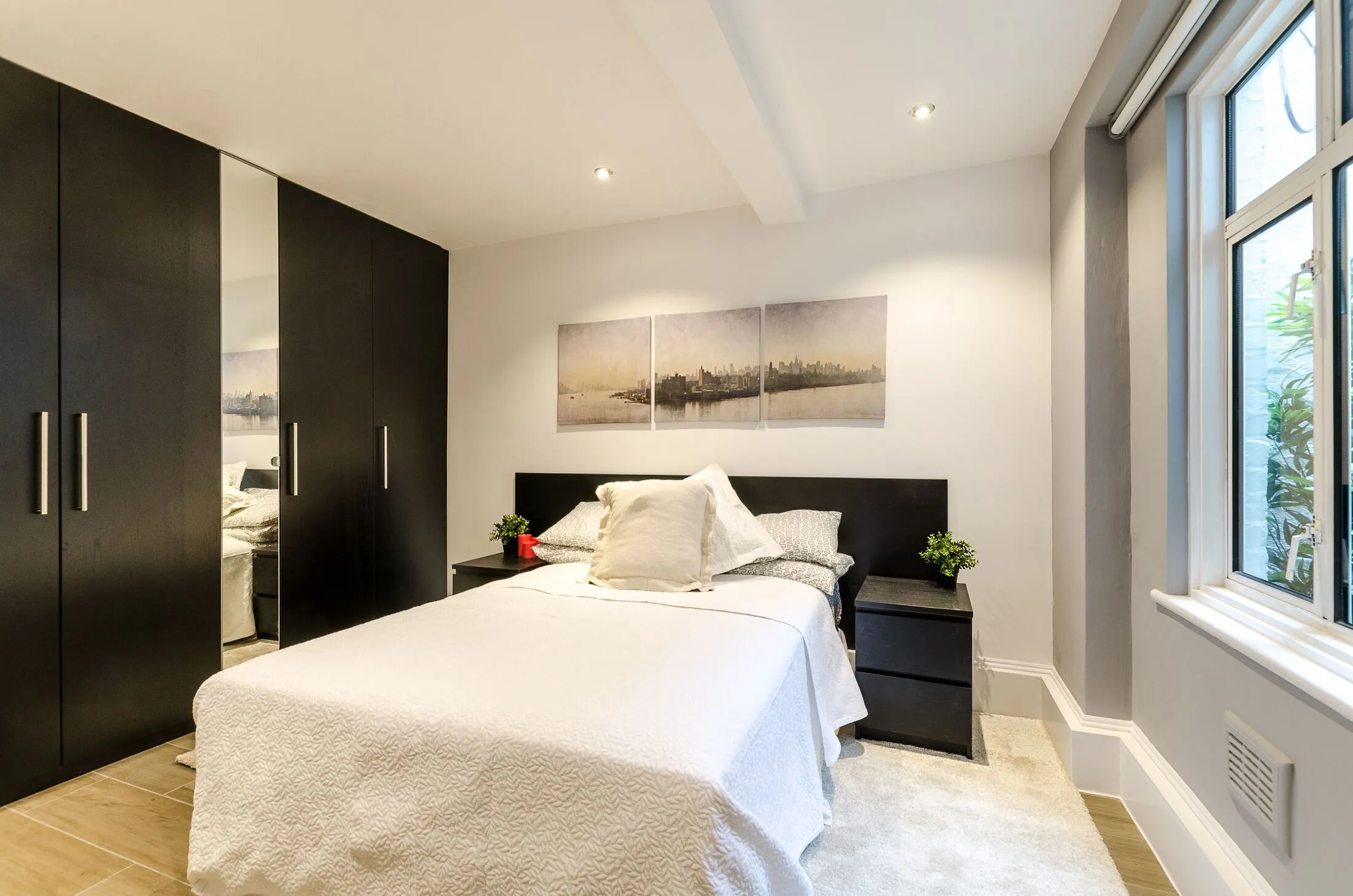 Flat Thorndike Close in Greater London
