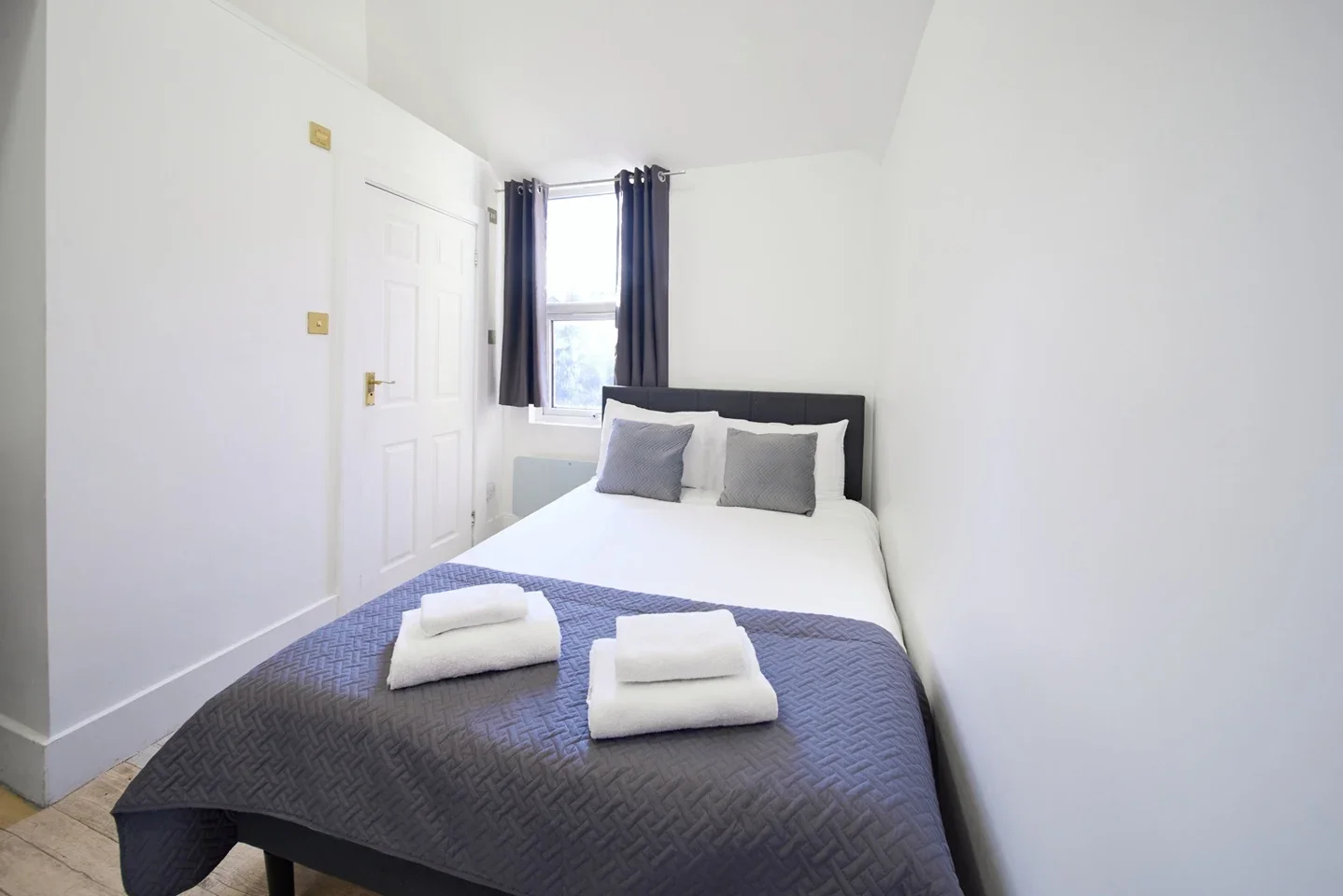 Flat Dray Walk in Greater London