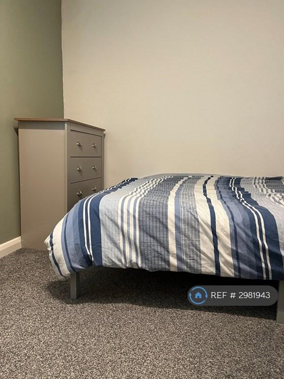 Room Pool Street in Wigan