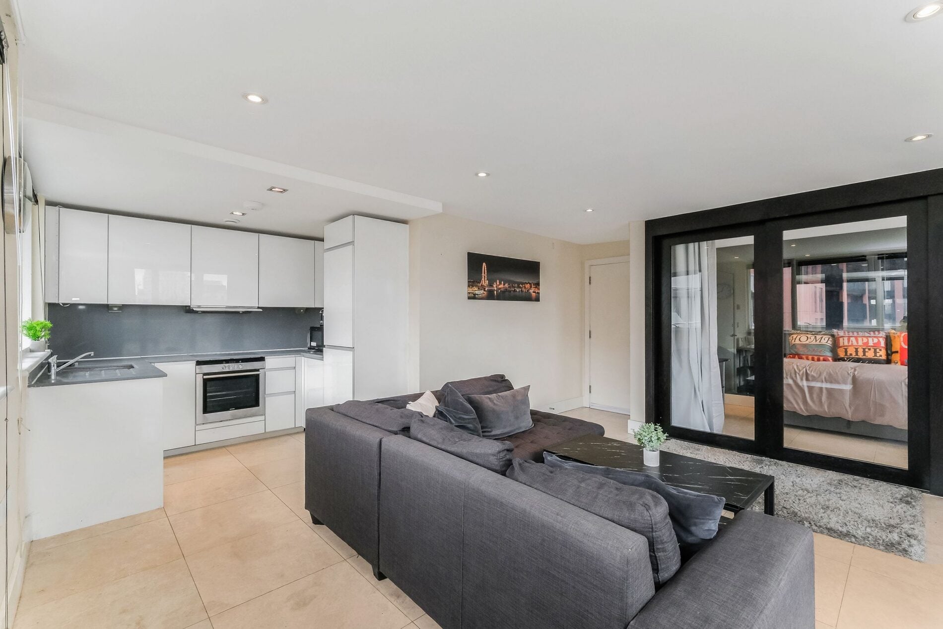 Flat Yeo Street in Greater London