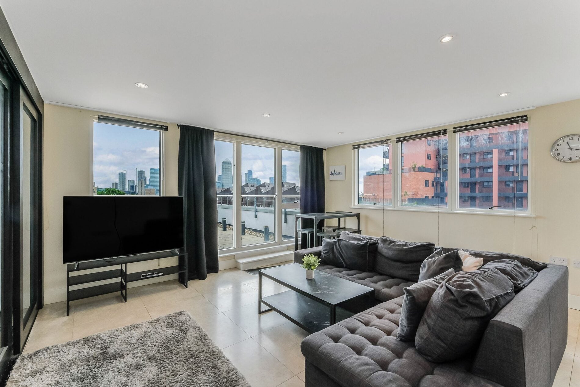 Flat Yeo Street in Greater London