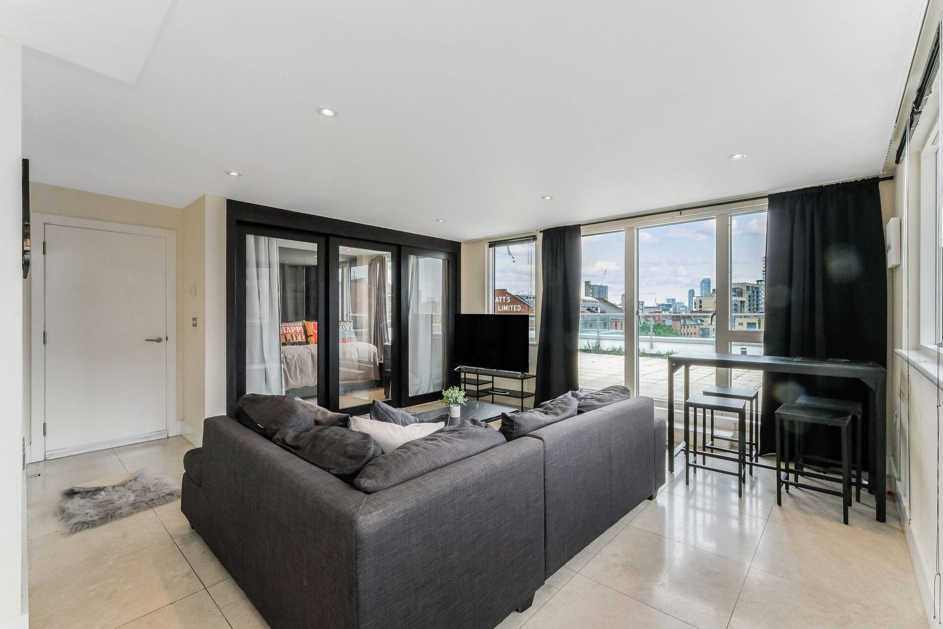 Flat Yeo Street in Greater London