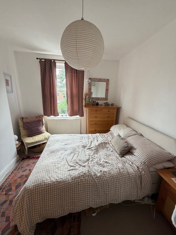 Flat Ambler Road in Greater London