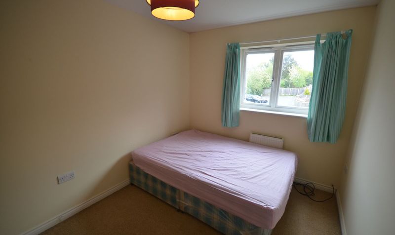 Room Sandycroft Avenue in Manchester