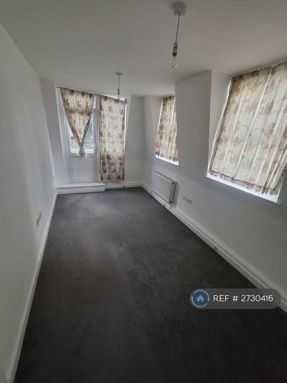 Flat Walpole Place in Greater London