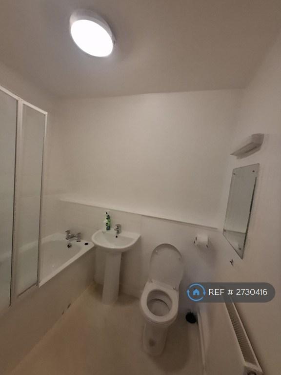 Flat Walpole Place in Greater London