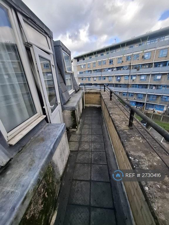 Flat Walpole Place in Greater London