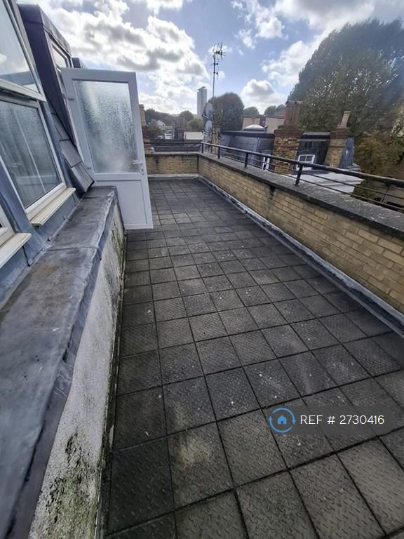 Flat Walpole Place in Greater London
