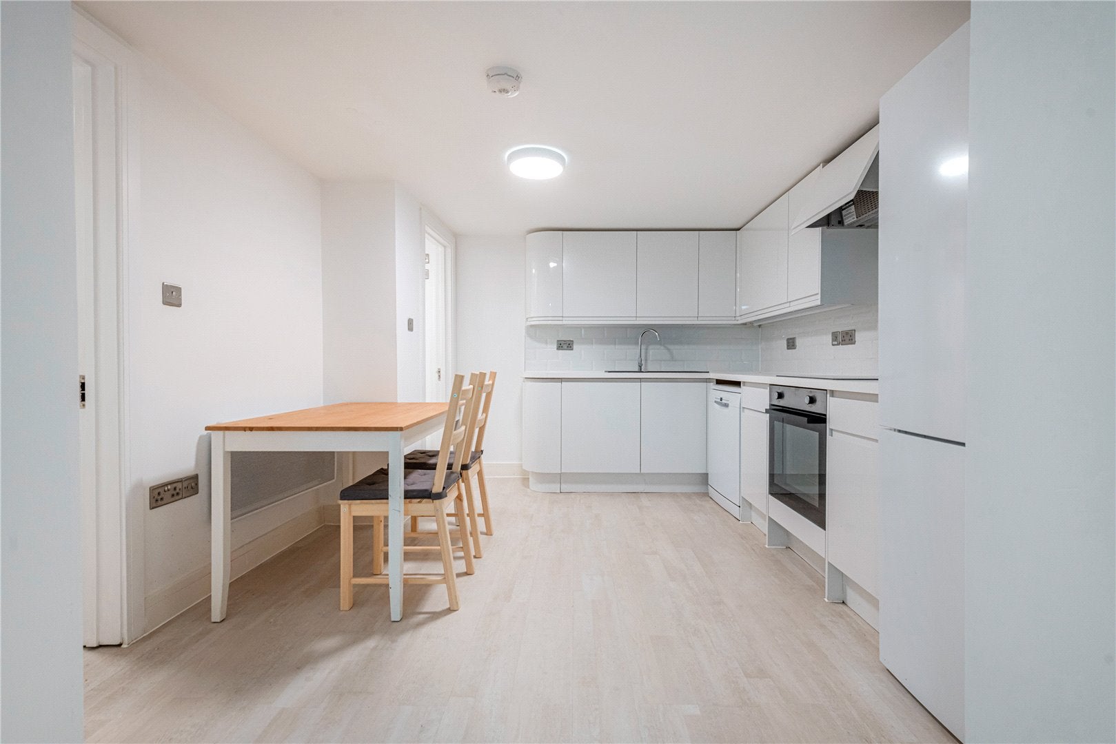 Flat Cornwall Crescent in Greater London