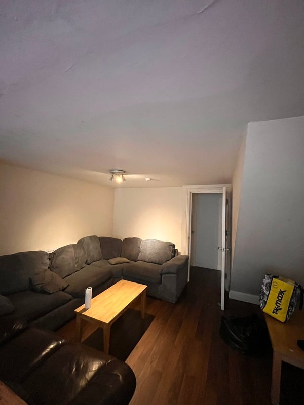 Room Heeley Road in Birmingham