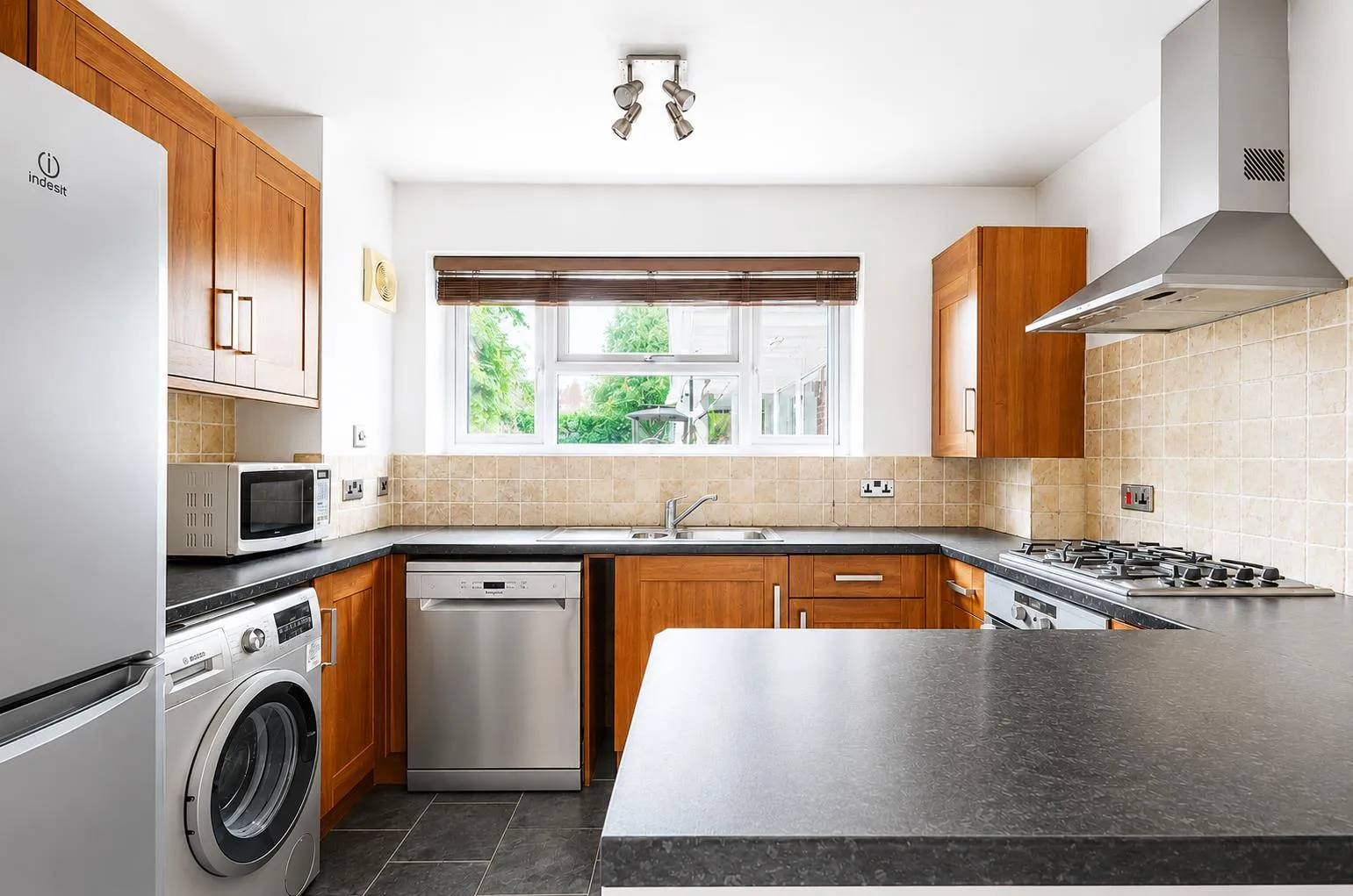 Flat Mortlake High Street in Greater London