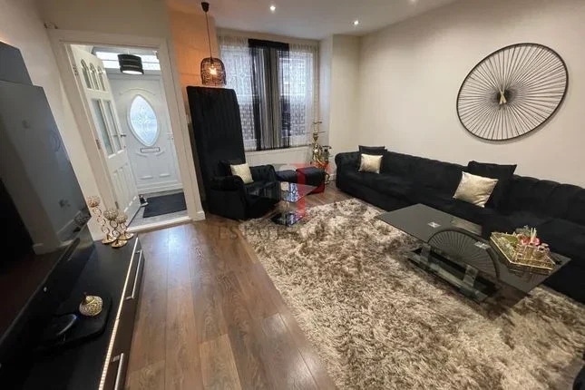 House Alexandra Avenue in Greater London