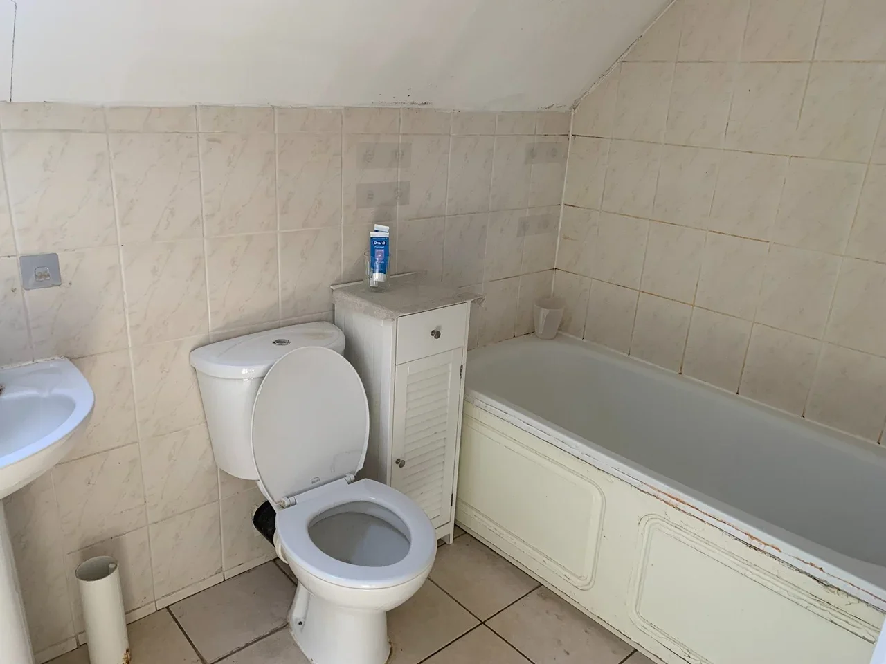 Room Rayners Lane in Greater London