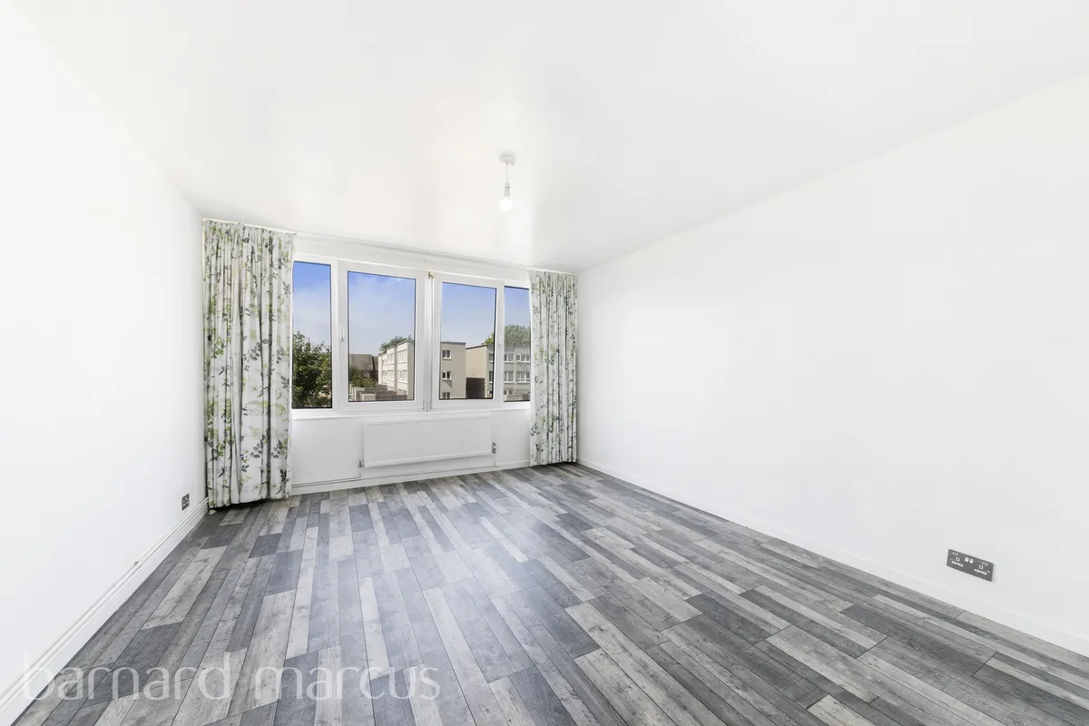 House Radnor Close in Greater London