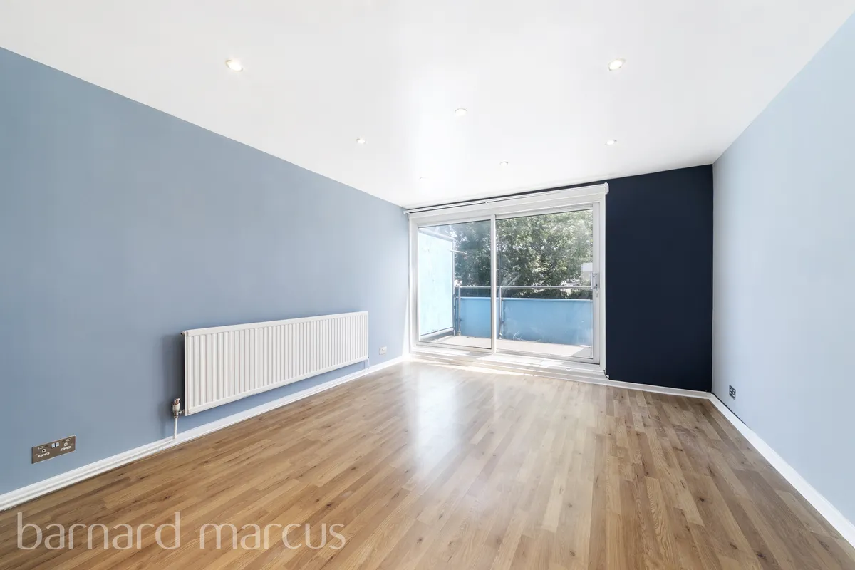 House Radnor Close in Greater London