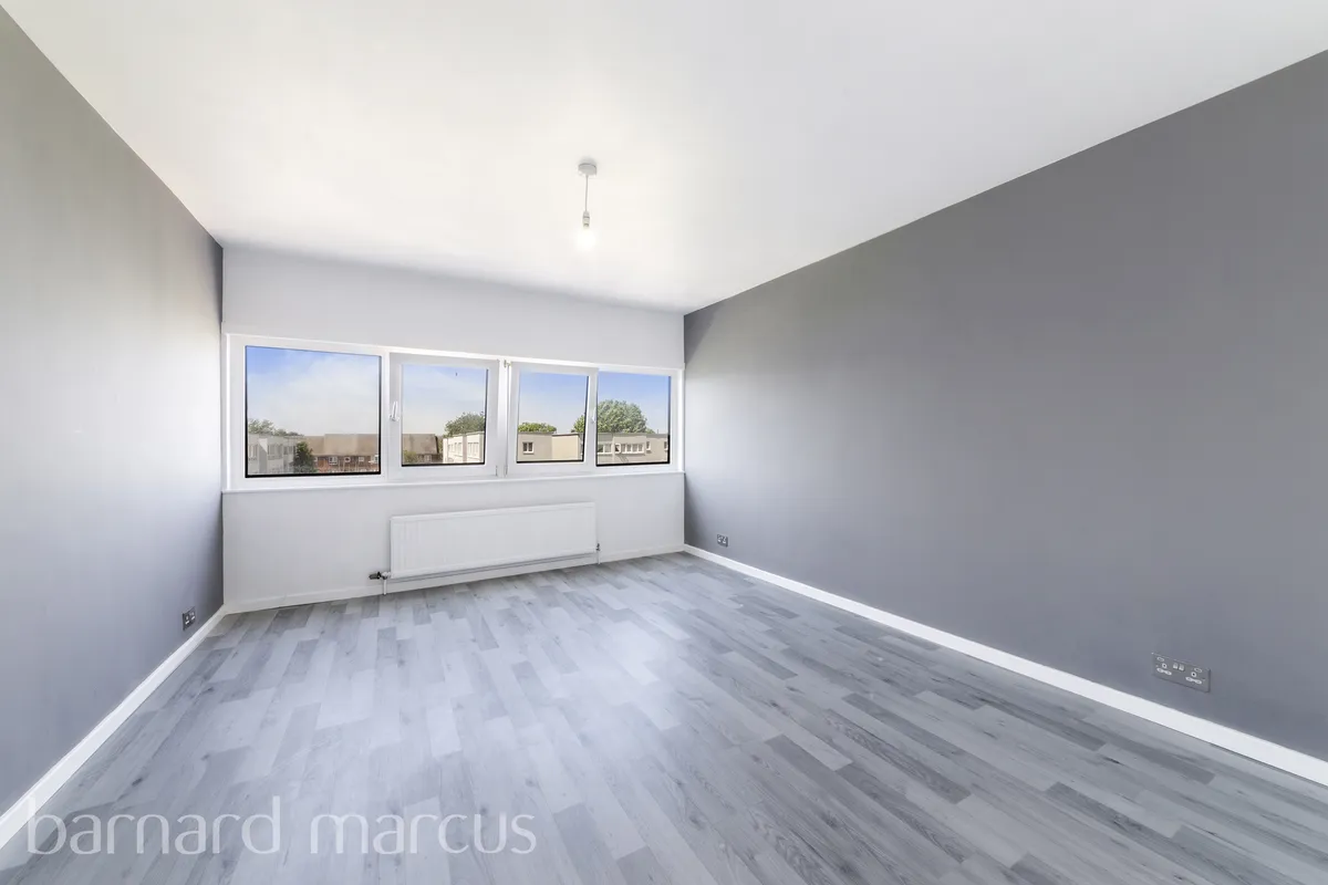 House Radnor Close in Greater London