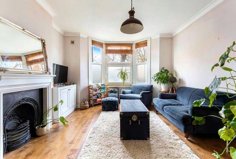 Room Chalfont Road in Greater London