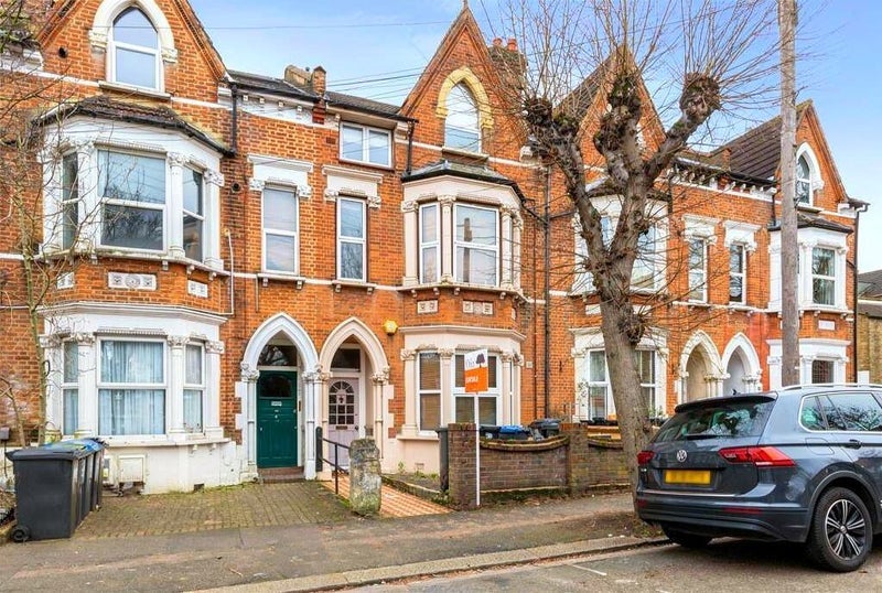 Room Chalfont Road in Greater London