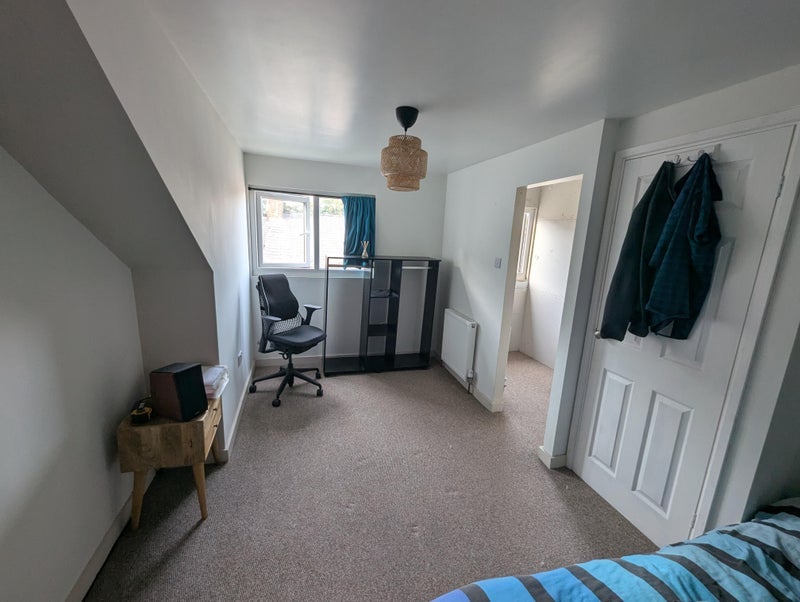 Room Hendon Road in Liverpool