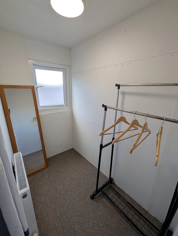 Room Hendon Road in Liverpool