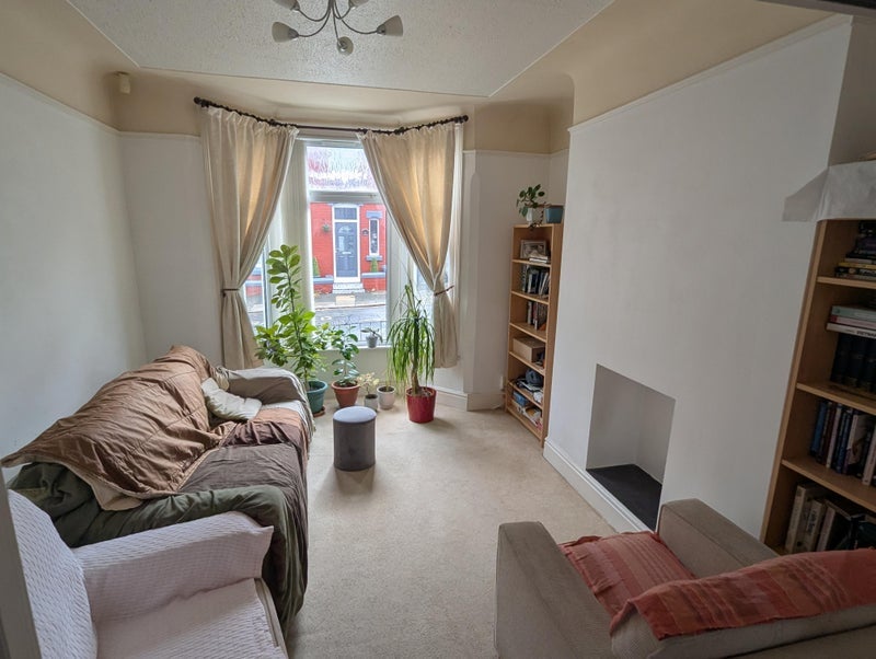 Room Hendon Road in Liverpool