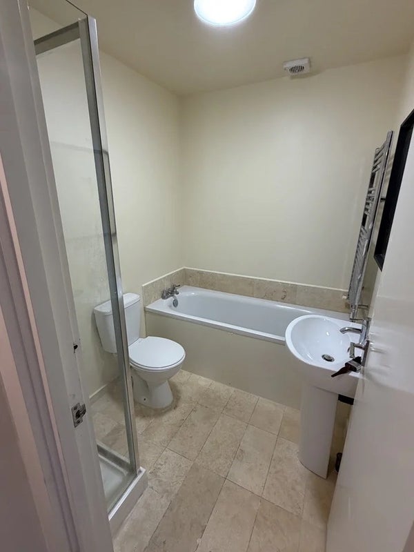 Room Brixton Road in Greater London