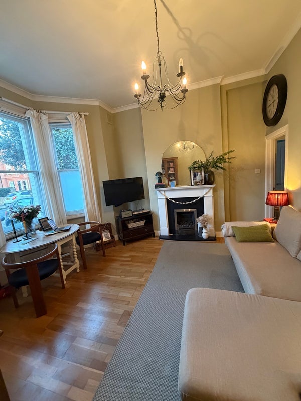Flat Trinity Road in Greater London
