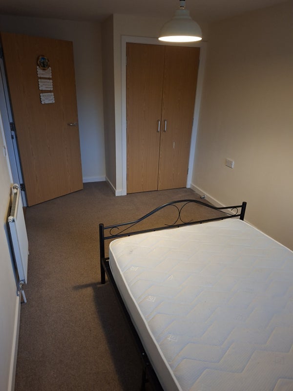 Room Gartcraig Road in Glasgow